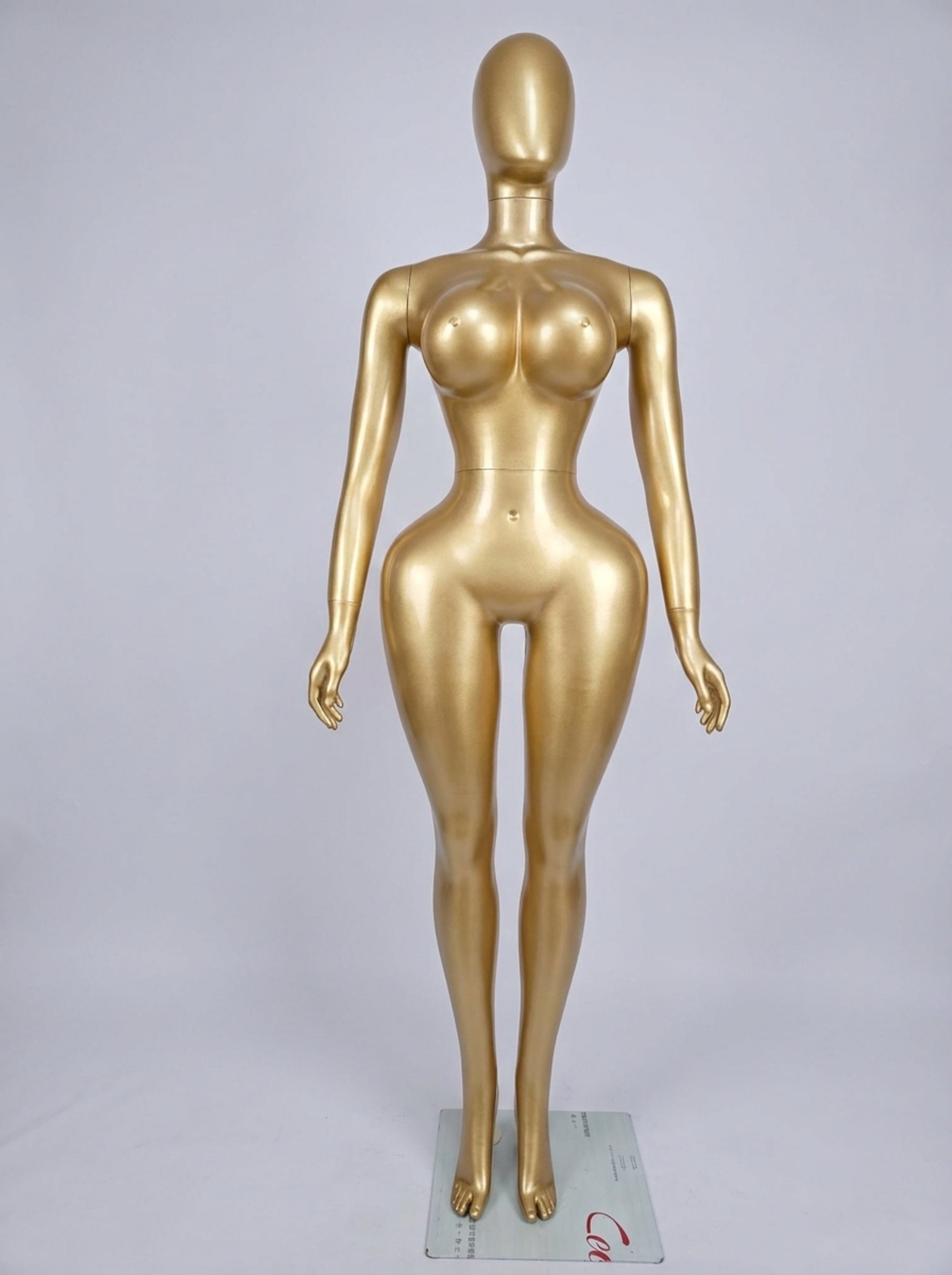 Luxury Female Mannequin with Hourglass Silhouette – Elegant Metallic Gold Finish