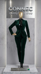 Connec High-Gloss Obsidian & Gold Chrome Female Mannequin (Curvy — Standing)