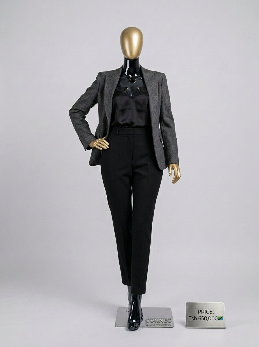 Connec High-Gloss Obsidian & Gold Chrome Female Mannequin (Curvy — Standing)