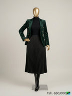 Connec High-Gloss Obsidian & Gold Chrome Female Mannequin (Curvy — Standing)